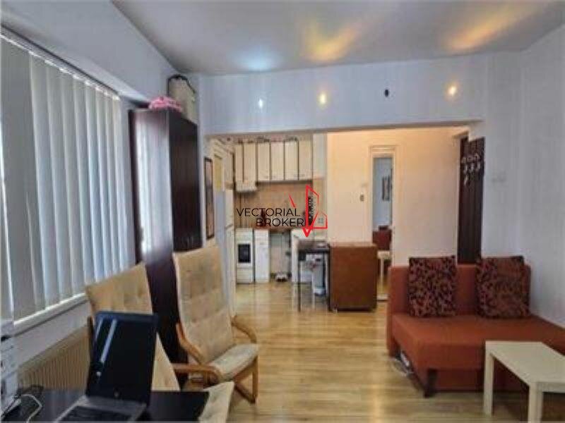 Calea Calarasilor, Universitatea Hyperion, garsoniera decomandata, bloc mixt