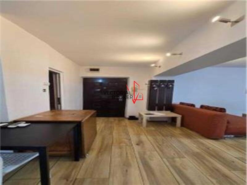 Calea Calarasilor, Universitatea Hyperion, garsoniera decomandata, bloc mixt